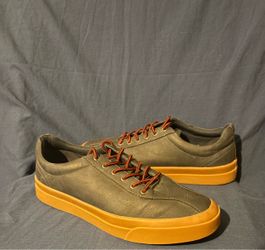 Navy Blue Low-Top Sneakers with Gum Sole