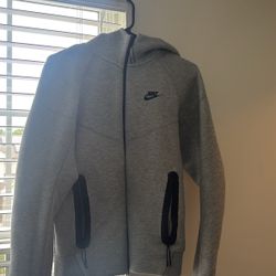 Grey Nike Tech Fleece