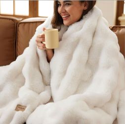 Bedsure Fluffy Bubble Faux Fur Twin Blanket