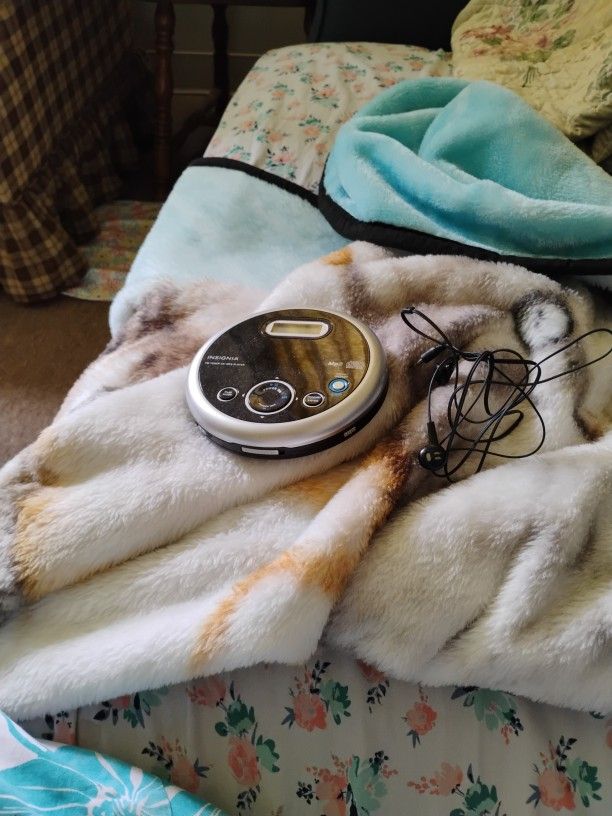 CD player With Ear Phone