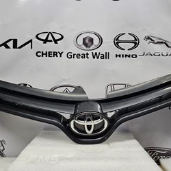 2014-2016 TOYOTA COROLLA FRONT UPPER GRILLE OEM 