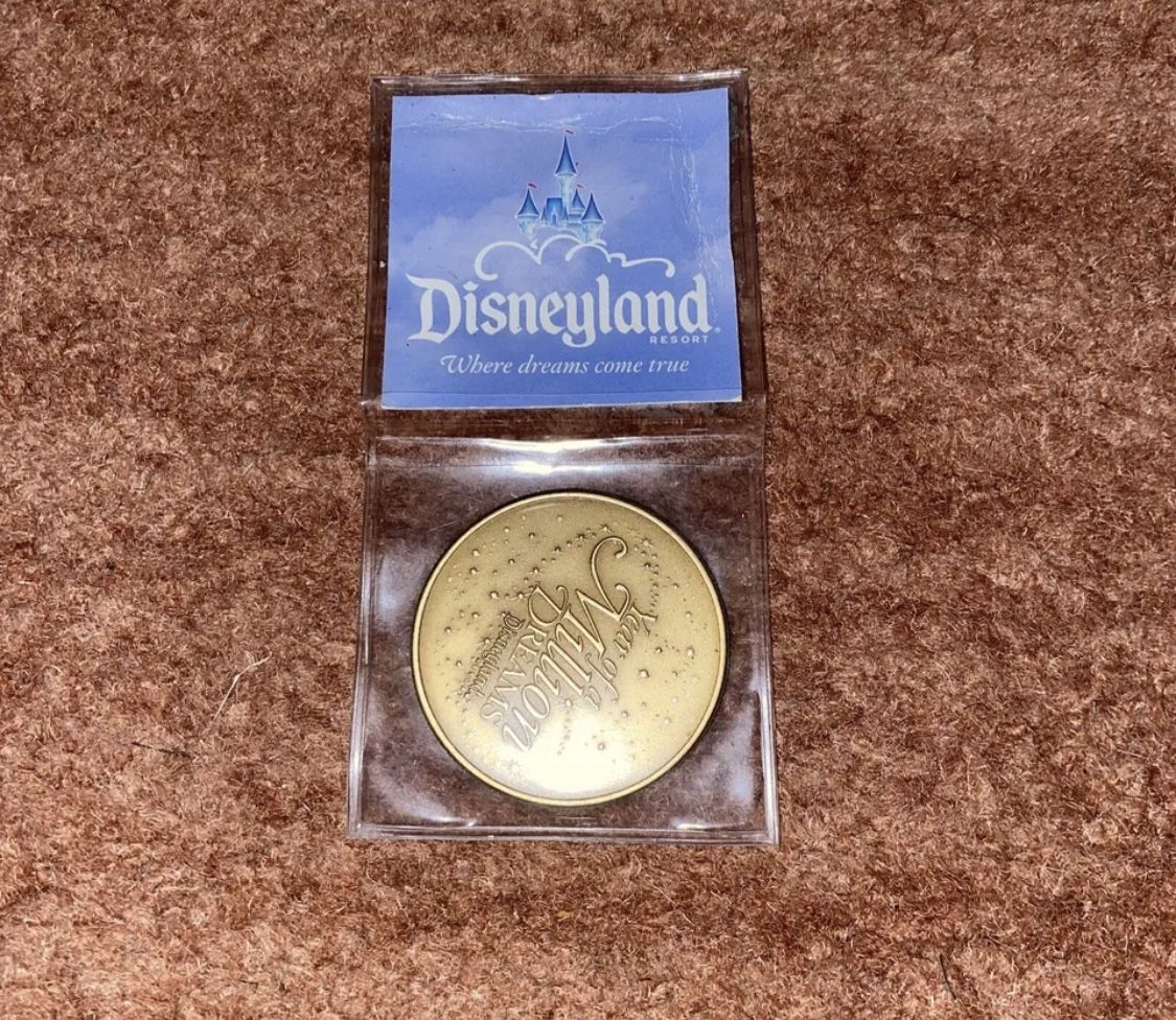 2008 Disneyland Year of a Million Dreams Disney Bronze Souvenir Coin Medallion