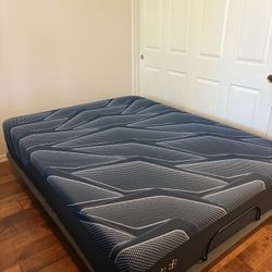Adjustable Queen Mattress with Remote - Sleepy’s Signature (iSeries Hybrid 2000)