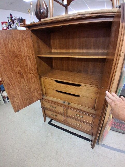 Dressers, Tables,Stands,furniture,end Stands,Glassware