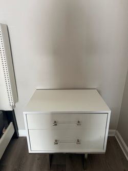 Queen size bedroom with diamond head board with a chest and a night stand
