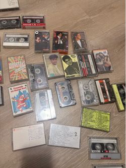 Lote de casetes viejos de música latina (Salsa, Merengue, Baladas)