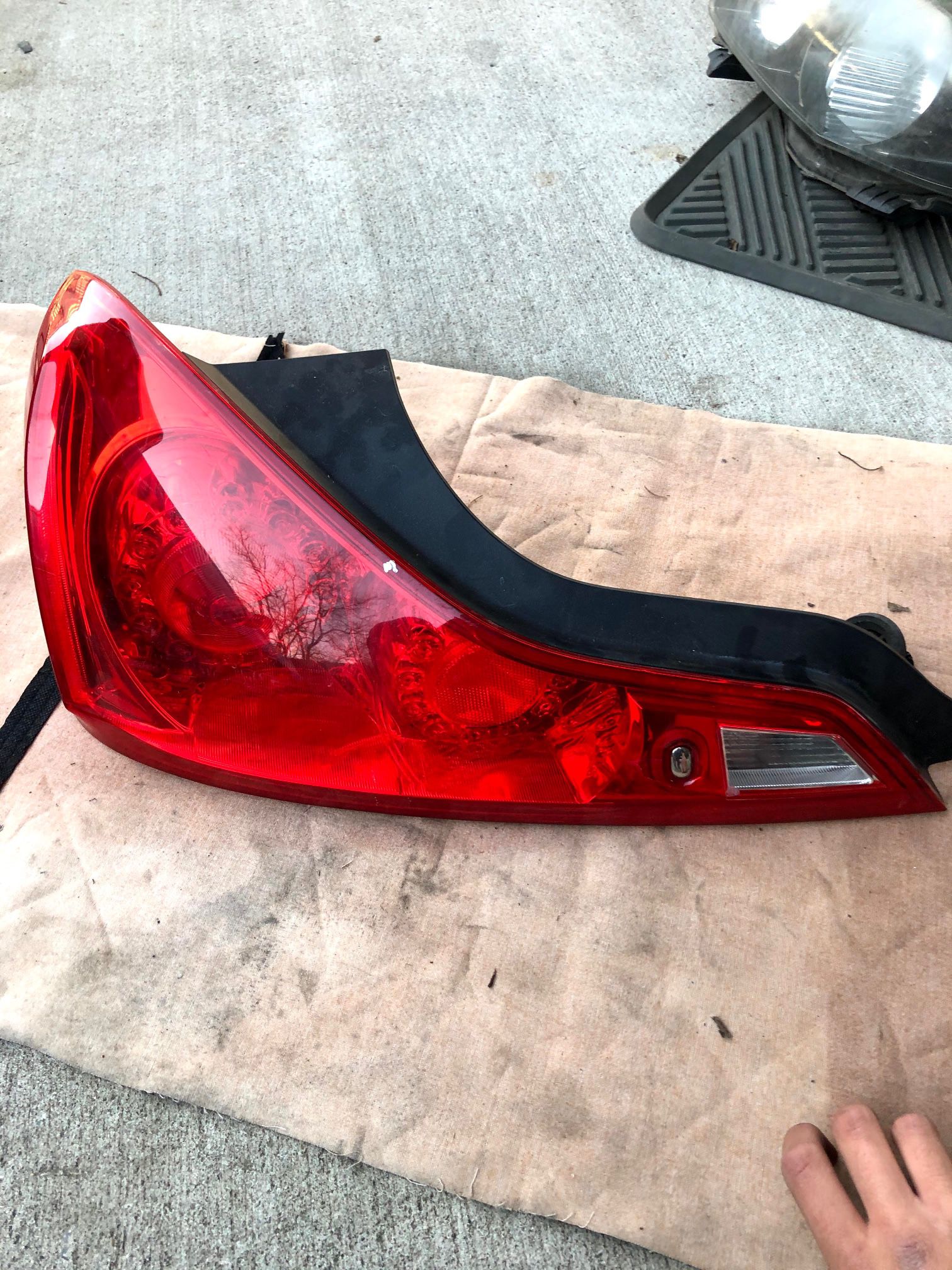 OEM Left Factory Xenon Taillight 2008-2013 Infiniti G37 Coupe And 2014-2015 Infiniti Q60 