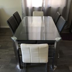 Dining / Kitchen Table & 6 Chairs