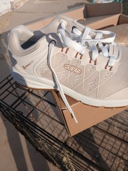 https://offerup.com/redirect/?o=VC5zaG9lcw== size 8 safety toe.