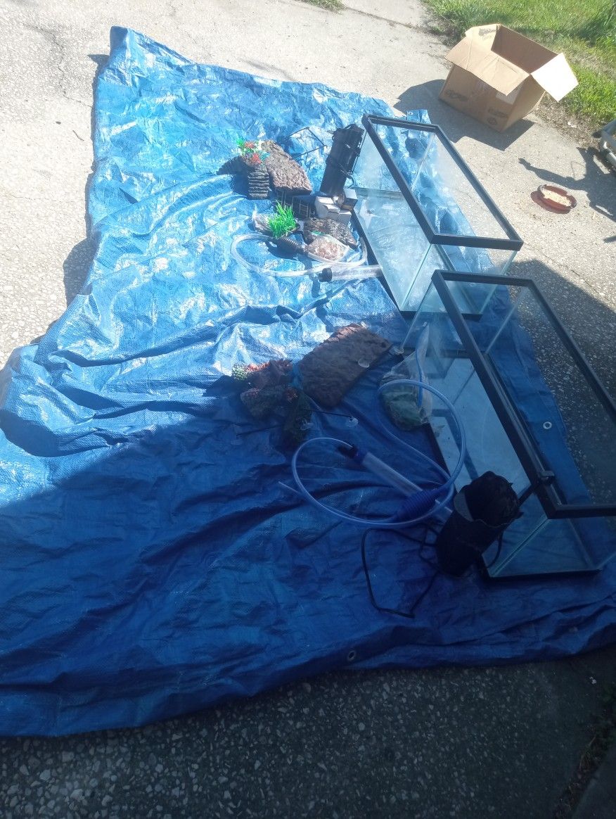 1 LEFT 20 Gallon Fish Tank With Accessories