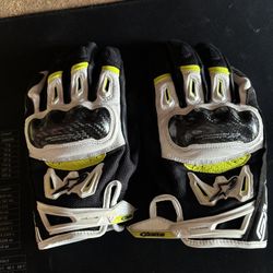 Alpinstars glove that are carbon reinforced and only worn 2 times