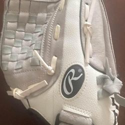 RAWLINGS RIGHT HANDED SOFTBALL GLOVE 