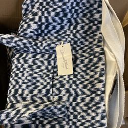 Universal Thread Duffle Bag, New In Box