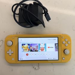 Nintendo switch light (yellow)