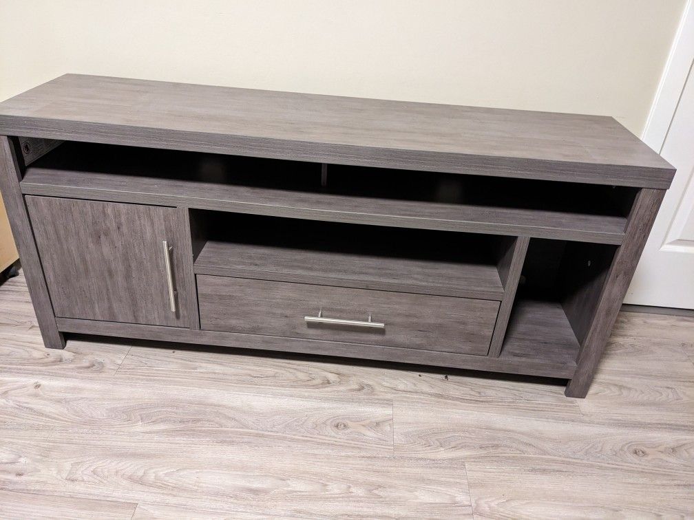 Insignia - Gaming TV Stand for Most TVs Up to 65" - Gray