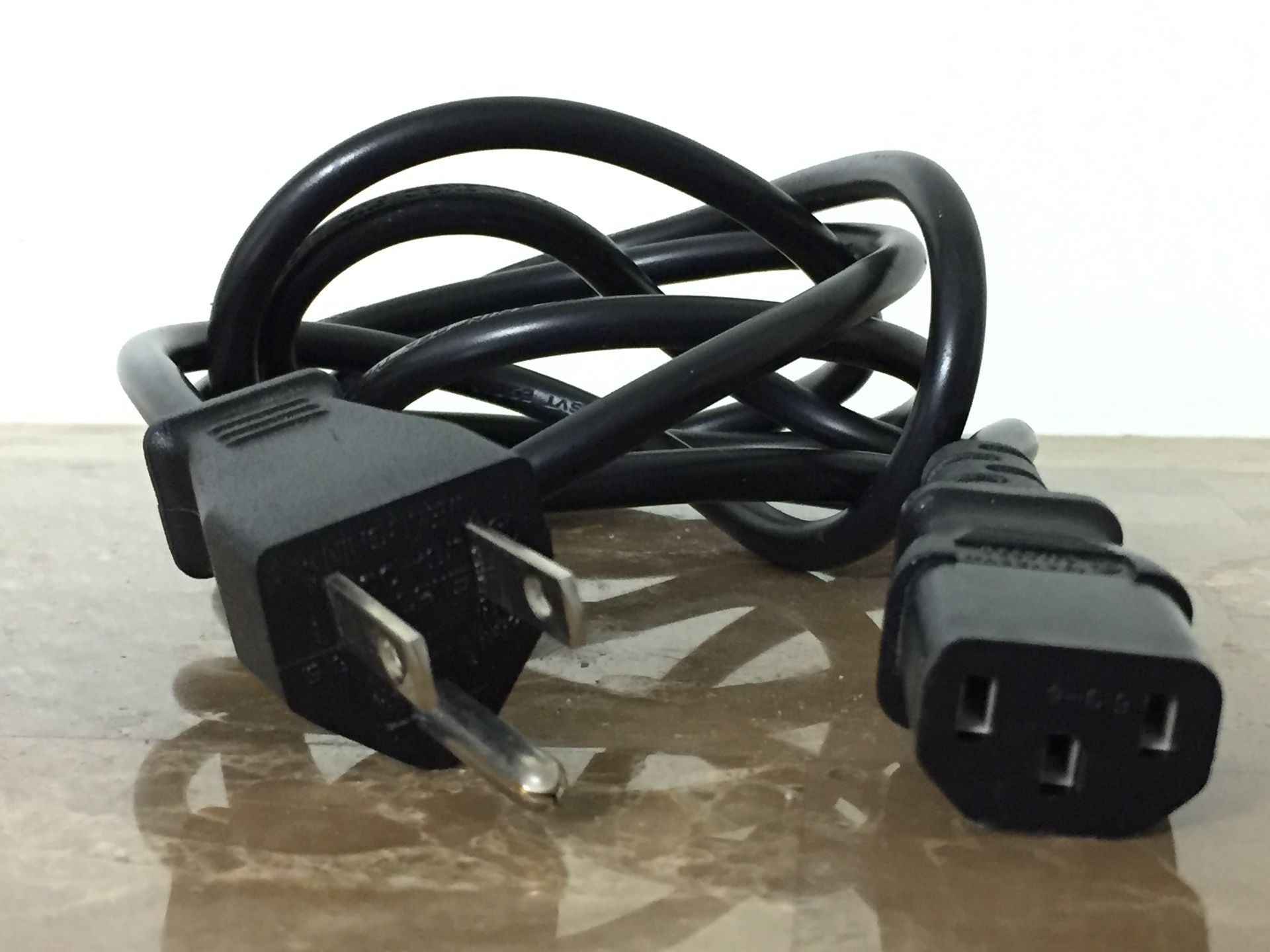 Universal Power cable 3 pin / 3 prong for desktop , AIO , monitor or other compatible devices