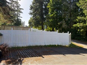 Free! Vinyl fence posts, panels, and gate!