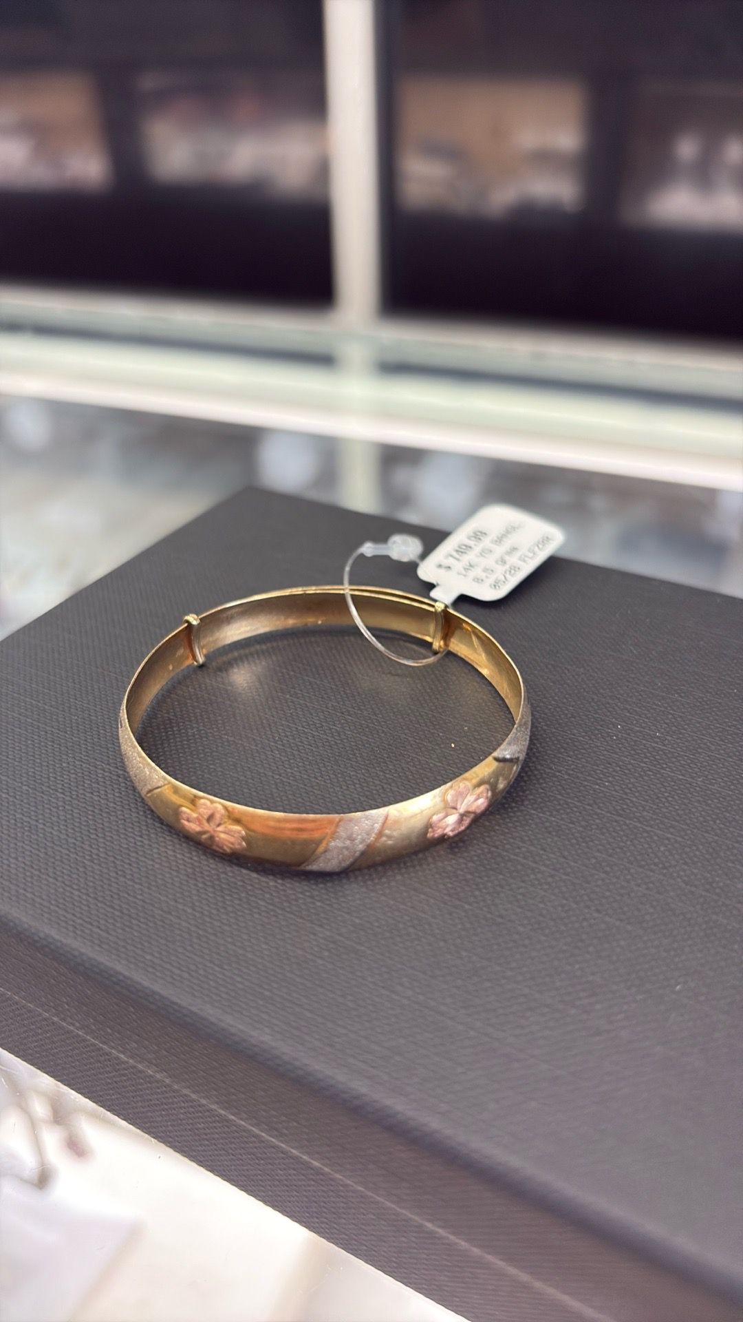 Kids bangle bracelet 14kt