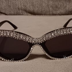 NEW cat eye bling rhinestones on black plastic frame sunglasses $5 FIRM