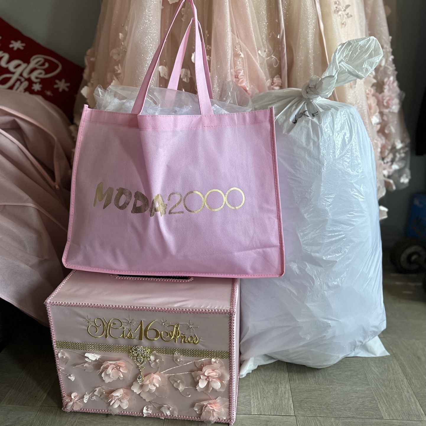 Beautiful Pink Michael Kors Bag for Sale in Los Angeles, CA - OfferUp
