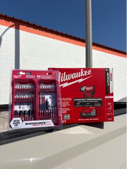 Milwaukee Drill and Drill Bit Set
