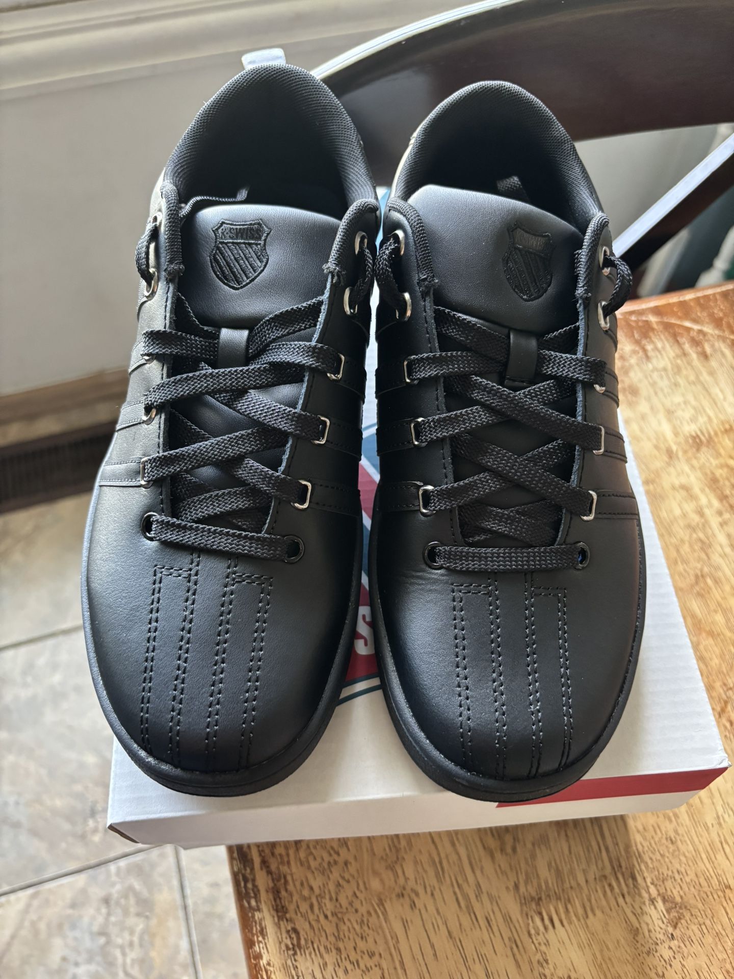 K-Swiss Women Size 9