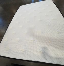 Full size mattress
