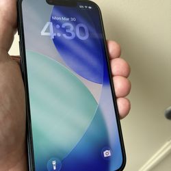 iphone 14 Unlocked 98% Battery Scratched Screen 