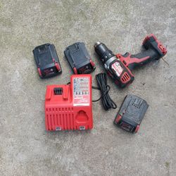 Vendo Este Taladro Con El Cargador Pero Las Pilas No Trabajan