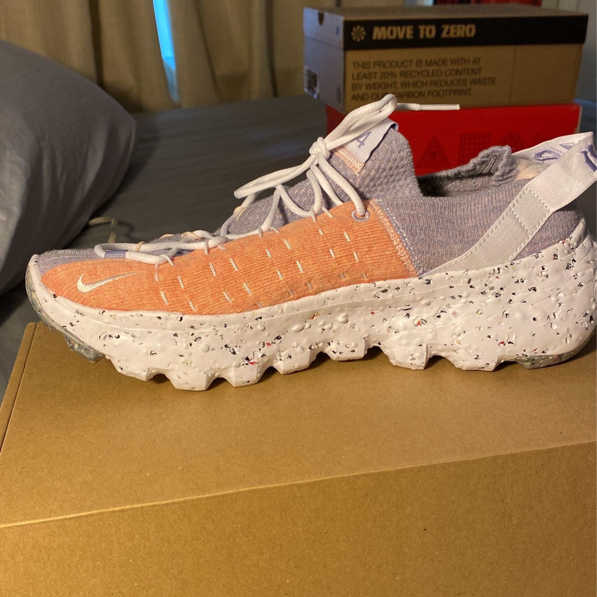 NIKE SPACE HIPPIE 04