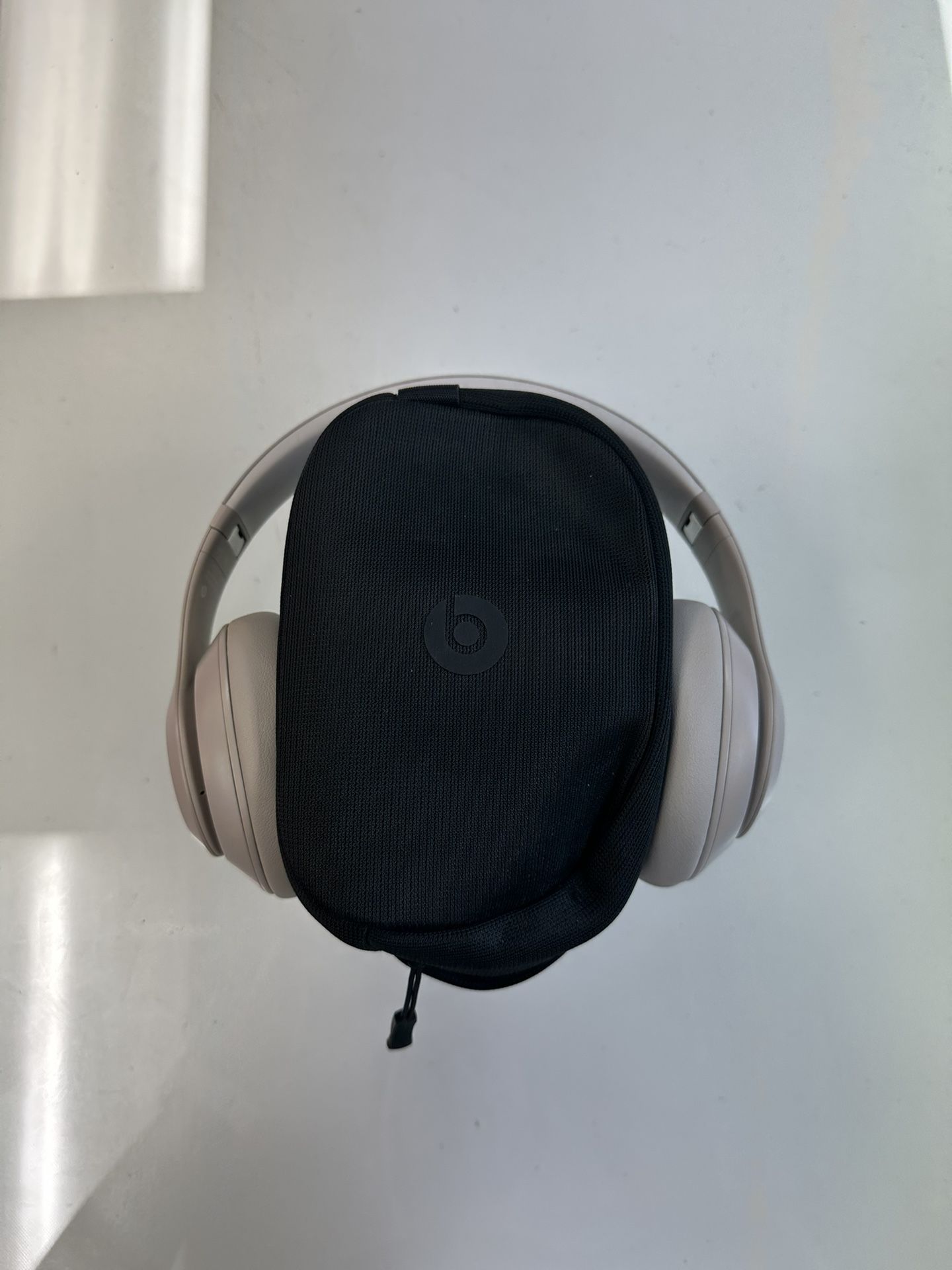Beats Studio Pro Beige Excellent condition with Apple Care Plus