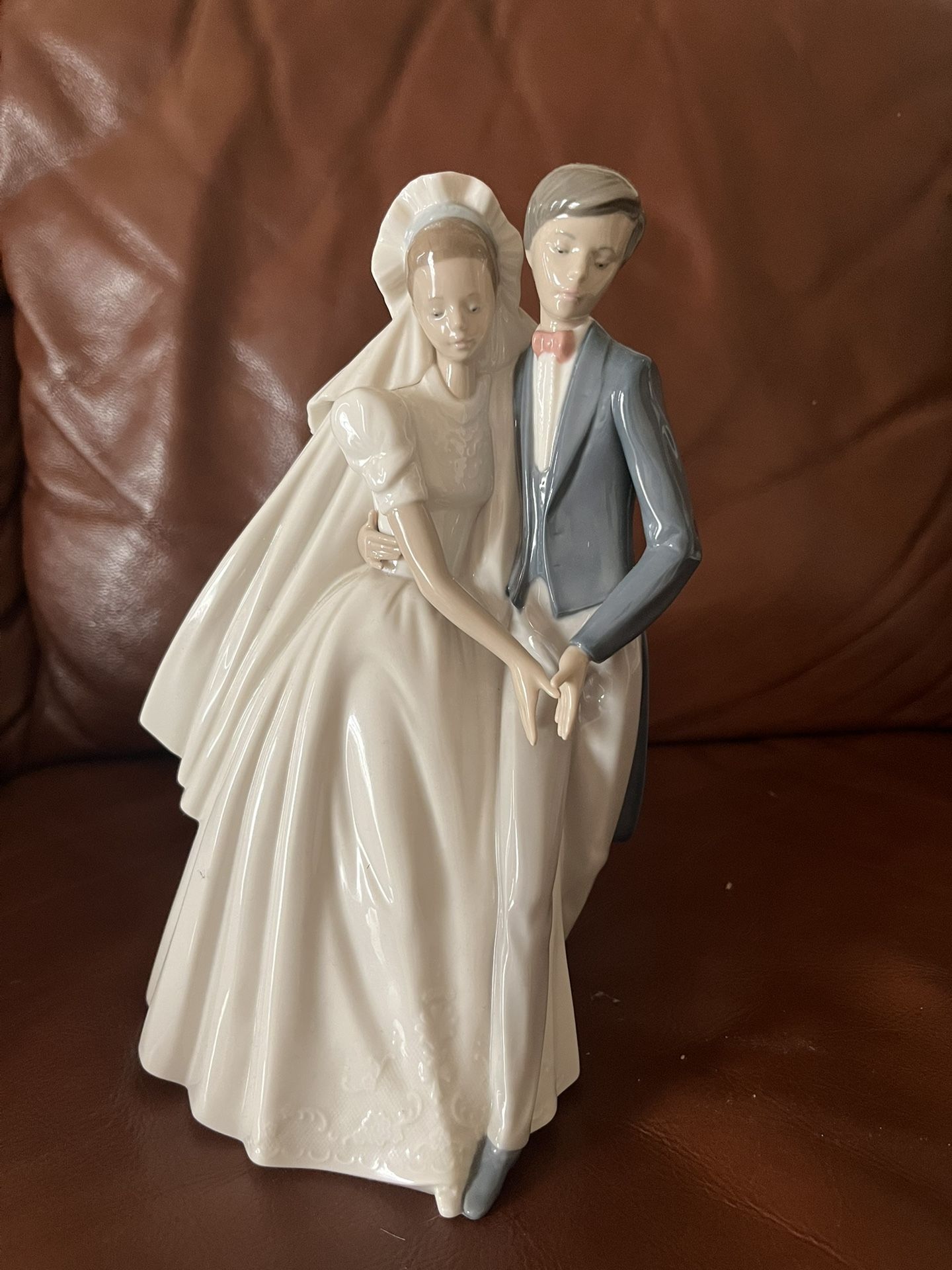 Lladro Statue Of Married Couple