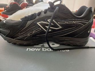 NEW BALANCE 204L SIZE 5.5 M KIDS