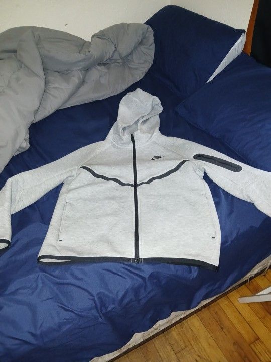 Grey Nike Tech Xs