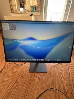 Samsung Monitor 32” with USB-C port/Perfect for USB-C MacBook and laptop