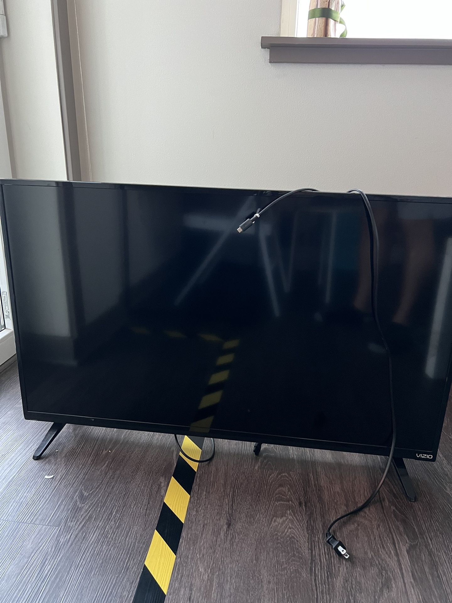 Vizio 40” Class FHD SMART LED TV (D40F-E1)