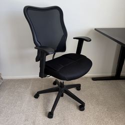 Comfortable Black Office Chair – Like New, Ergonomic Design, Adjustable