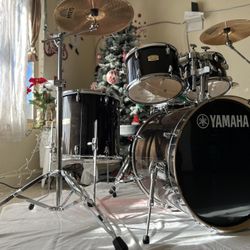 Yamaha Stage Custom Drum Set 