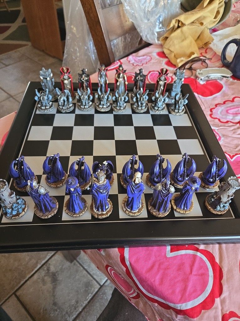 CHESS SET