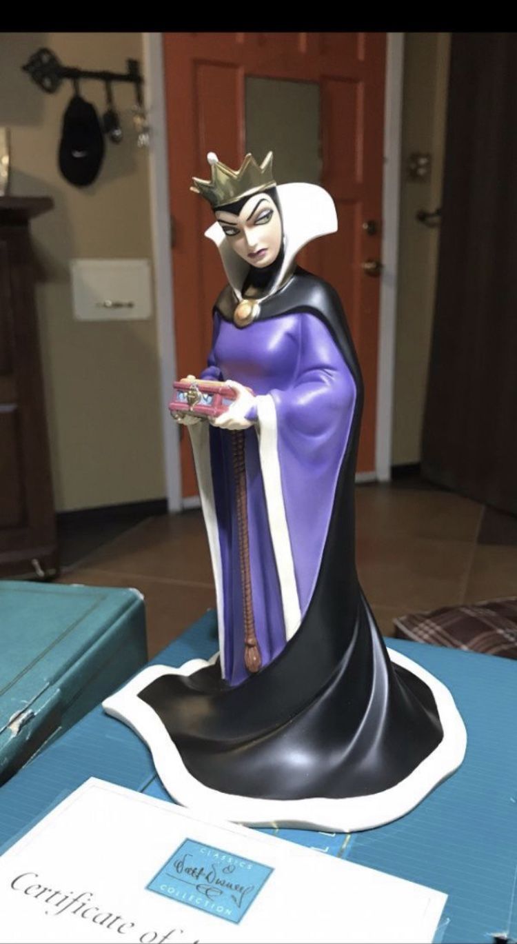 WDCC Evil Queen “Bring Me Her Heart...” Disney Figurine