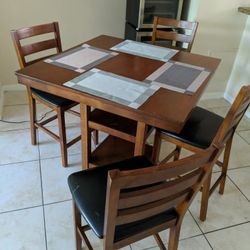 Kitchen Table And 4 Stools 