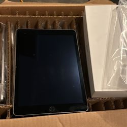 iPad 5th Generation Unlocked Used Good Condition