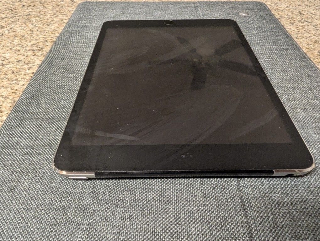Apple iPad Mini 3 – 64 GB Wi-Fi + Cellular (Unlocked)