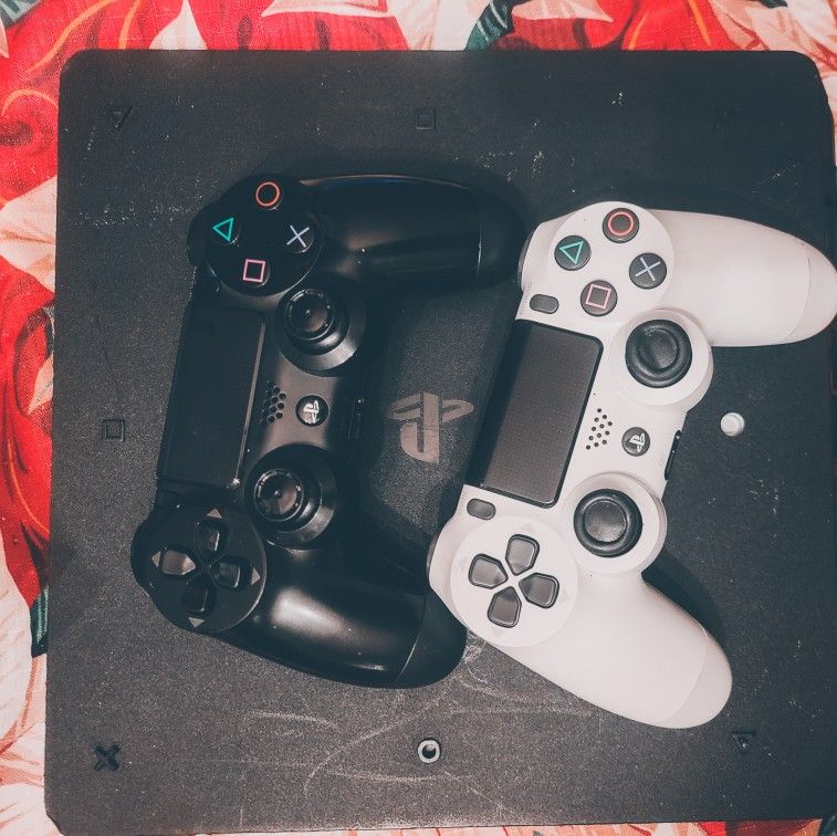 PS4 SLIM 1TB Pro