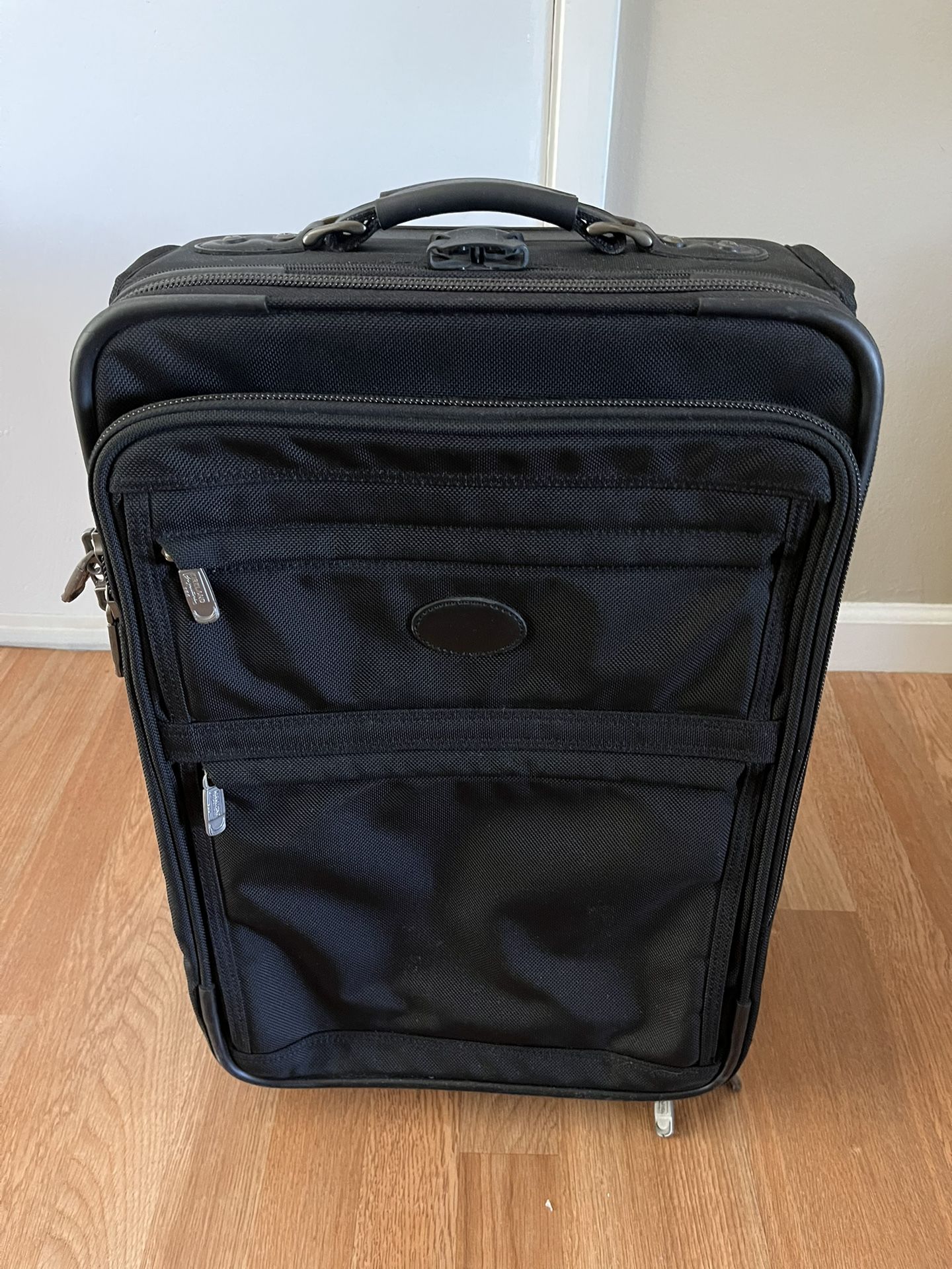 Kirkland Signature 22” Upright Expandable Wheeled Carry-On Suitcase Black