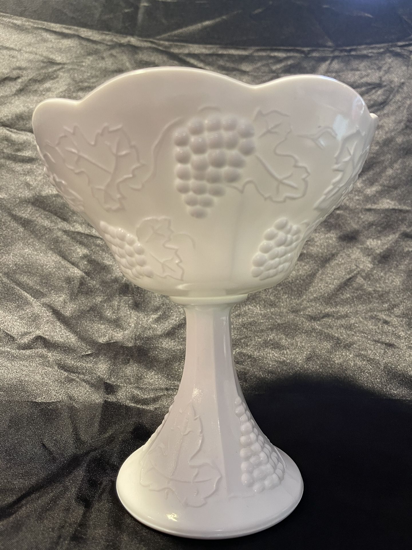 Indiana Glass Colony Harvest Grape Milk Glass Wedding Bowl 