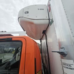 THIS ORANGE REFER IS READY FOR SERVICE 🍊🚚 #👇
2021 Chevrolet LCF 4500XD refrigerated box truck with 112,373 miles. This medium-duty cab-over