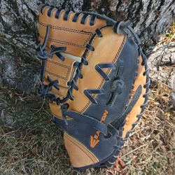 EASTON "YOUTH" FIRST BASEMENS" GLOVE. LOCATED IN GLENDORA  PRICE IS "FIRM "
