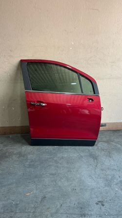 (557) 13-22 Buick Encore Right Front Door 2013 2014 2015 2016 2017 2018 2019 2020 2021 2022
