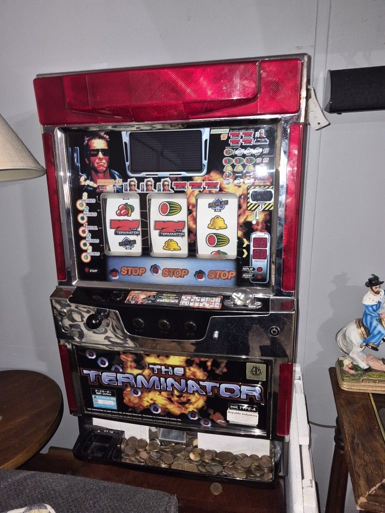 TERMINATOR PACHISLO CASINO SCHWARZENEGGER SLOT MACHINE